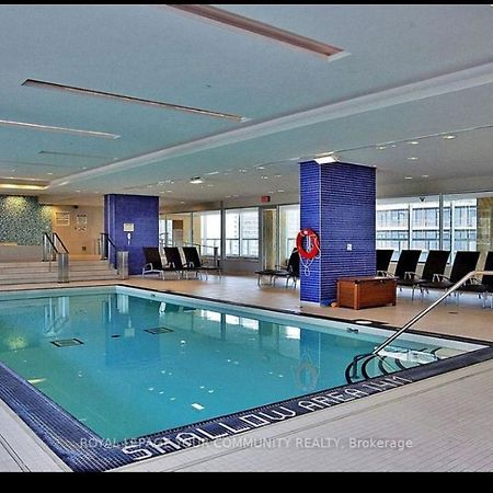 2-Bdrm And 1 Den 3 Bed Condo With 2 Bath - Walking Distance To Scotiabank Arena, Cn Tower, Union Station, Ripleys With Free Parking Toronto Exterior foto
